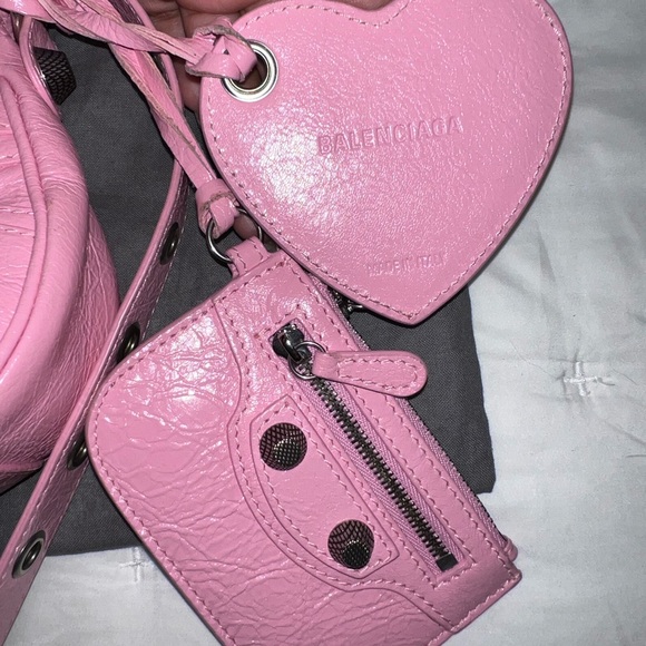 BALENCIAGA La Cagole Shoulder Bag from the Spring/Summer 2022 Collection - Picture 8 of 10